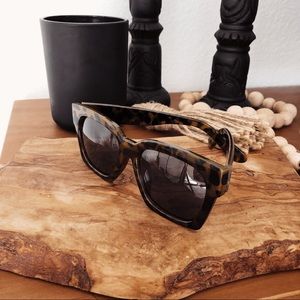 TORTOISE OVSIZED SUNGLASSES